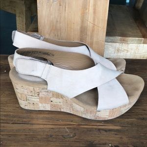 Nude/natural color Clark’s wedges NWOT